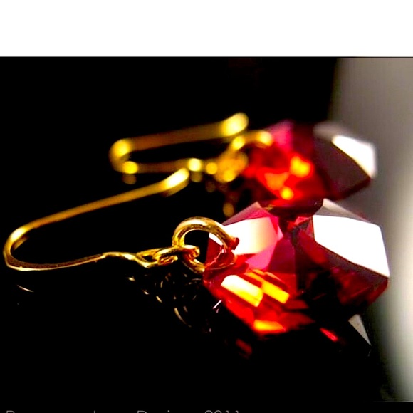 ❤️🩷Red Swarovski and 10k gold plate 925 earrings❤️🩷❤️🩷❤️🩷❤️🩷❤️🩷❤️🩷❤️🩷❤️ - Picture 3 of 6